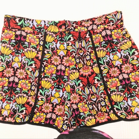 Floral Patterned Women's Skort Size Small - Picture 3 of 5